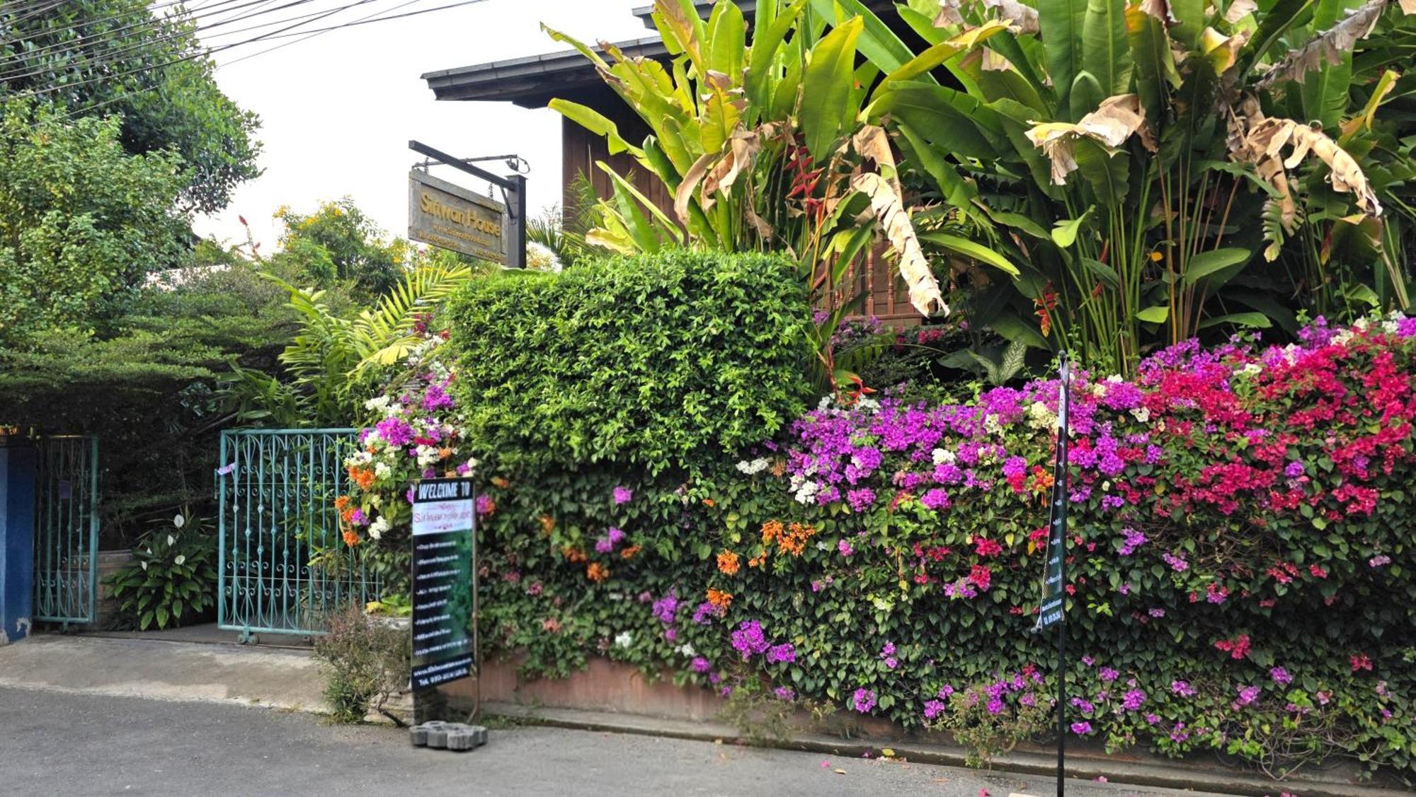Siriwan Hostel Chiang Mai Esterno foto