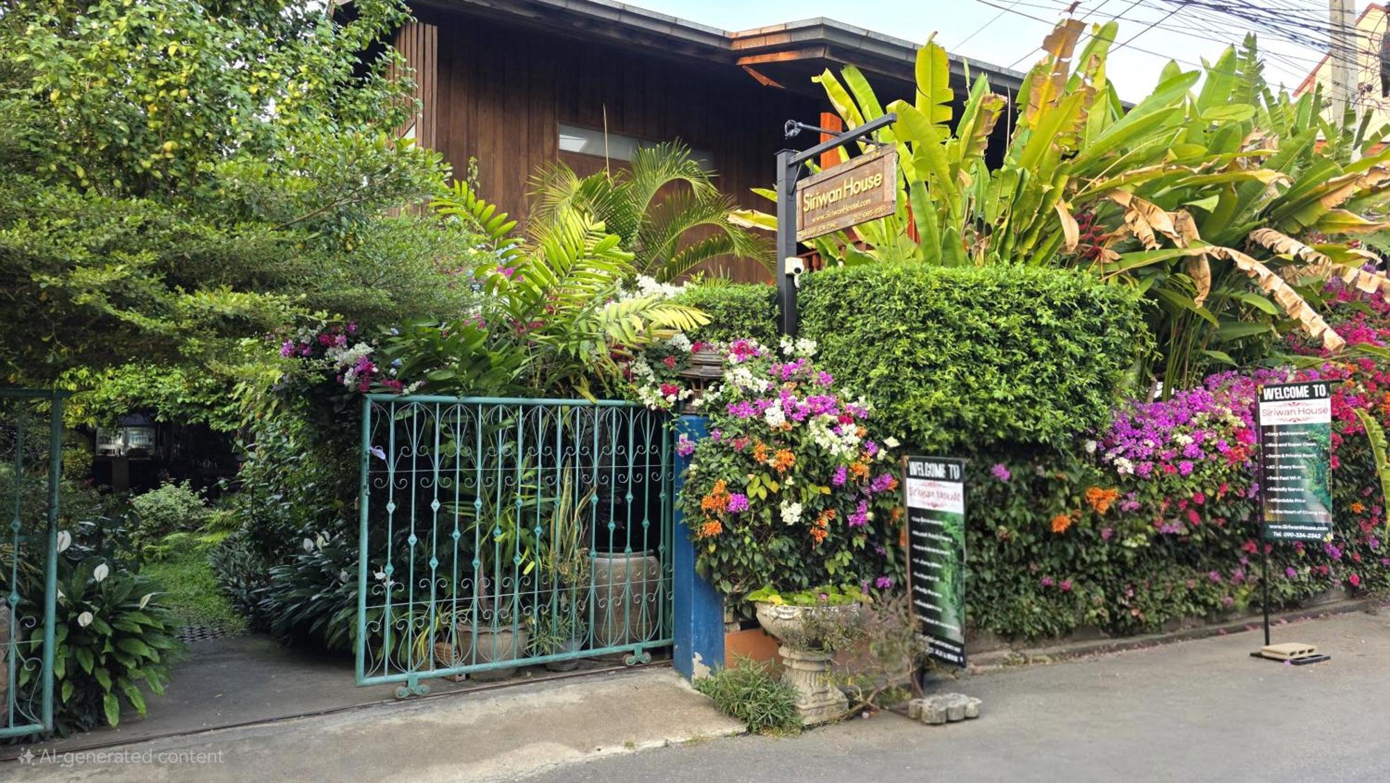 Siriwan Hostel Chiang Mai Esterno foto