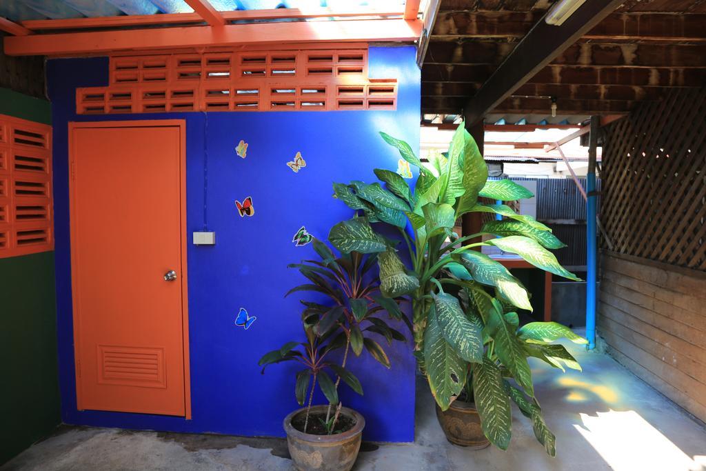 Siriwan Hostel Chiang Mai Esterno foto