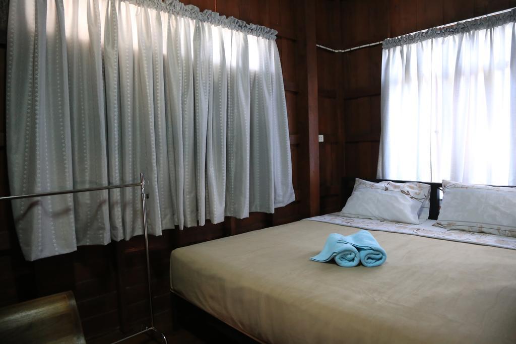 Siriwan Hostel Chiang Mai Esterno foto