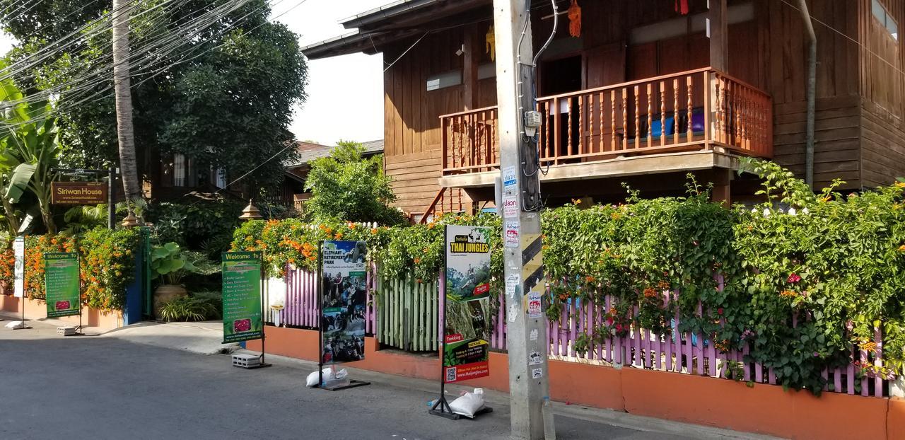 Siriwan Hostel Chiang Mai Esterno foto