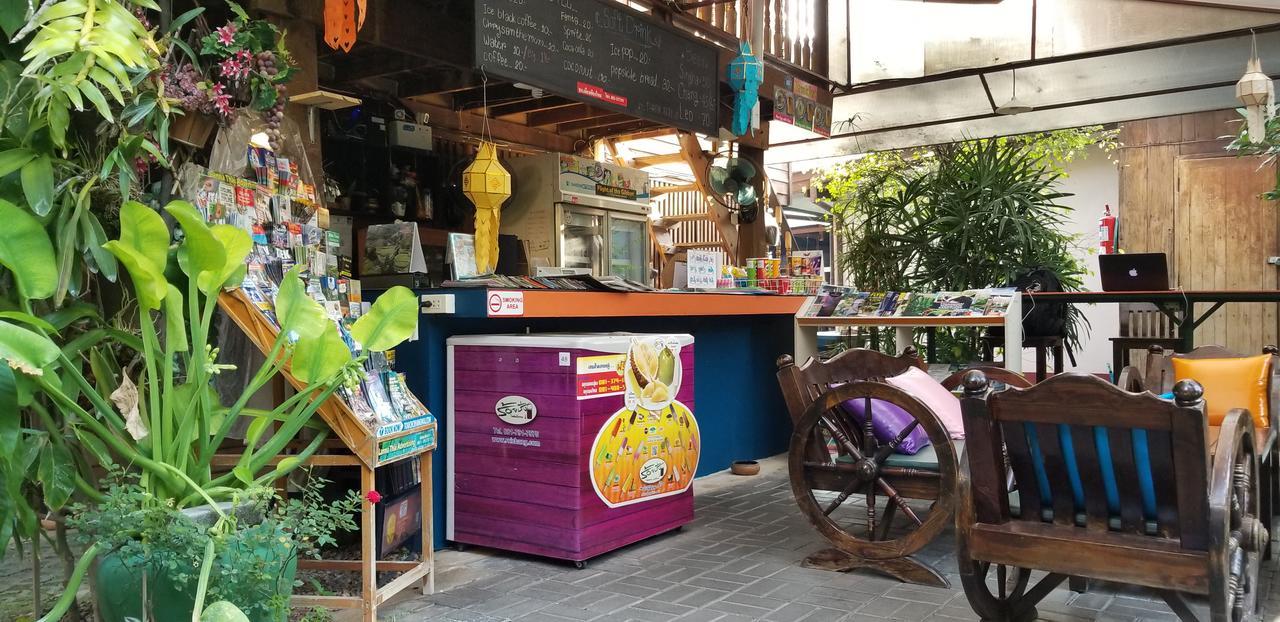 Siriwan Hostel Chiang Mai Esterno foto