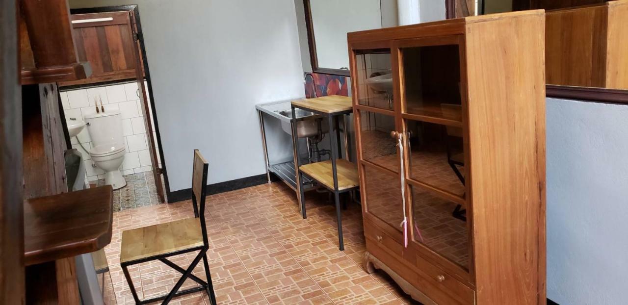 Siriwan Hostel Chiang Mai Esterno foto